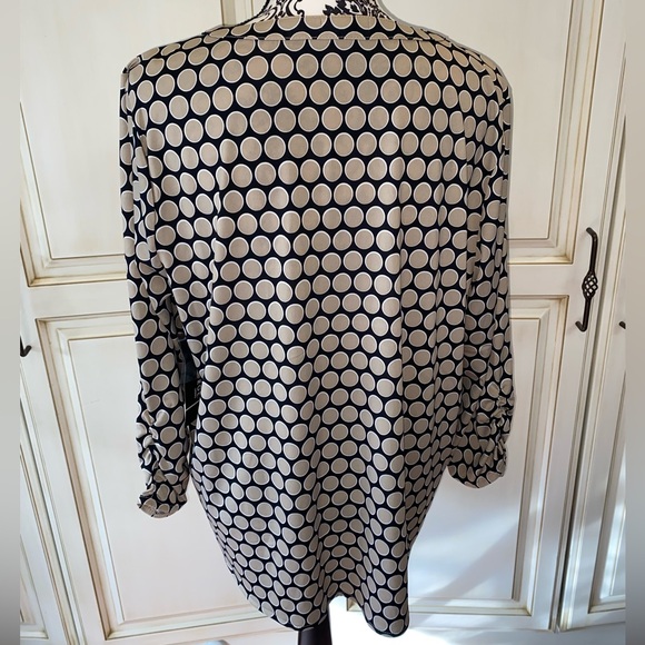 George Size XXL (20) Tan Circles Outlined in White on a Black Blouse - Picture 10 of 15